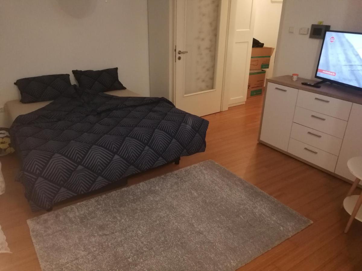 Ferienwohnung Iver Apartman Sesvete Exterior foto